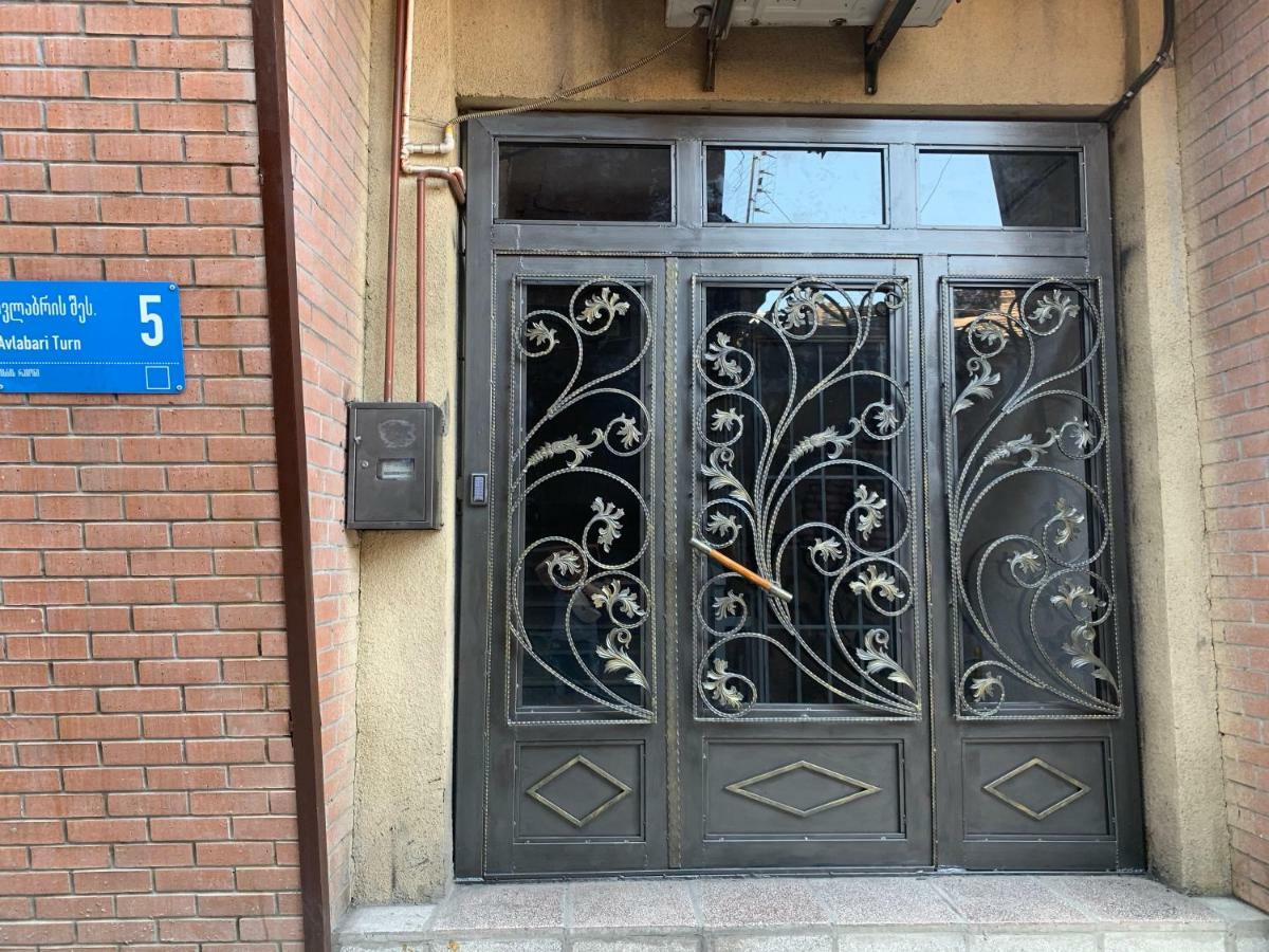 Lilika Apartments On Meskhishvili Tbilisi Exterior photo